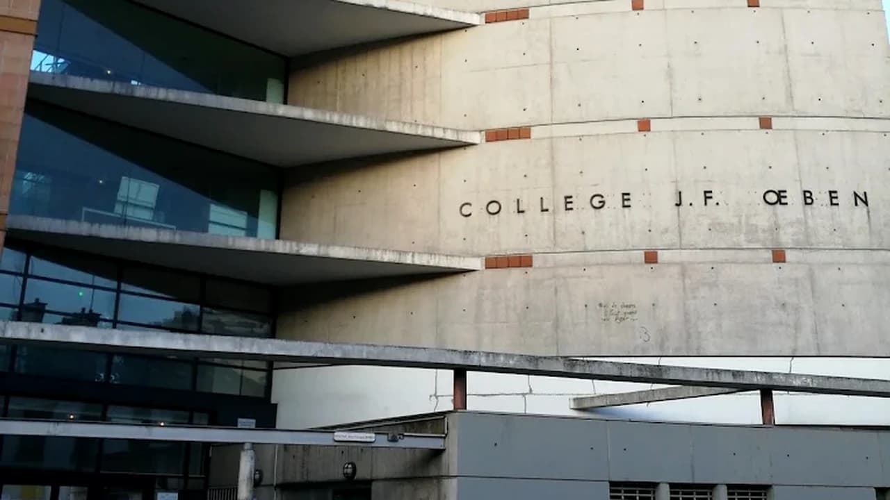 Façade du Collège Jean-François Oeben à Paris